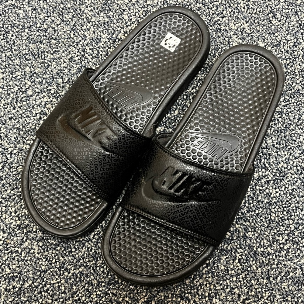 Nike slides size 10